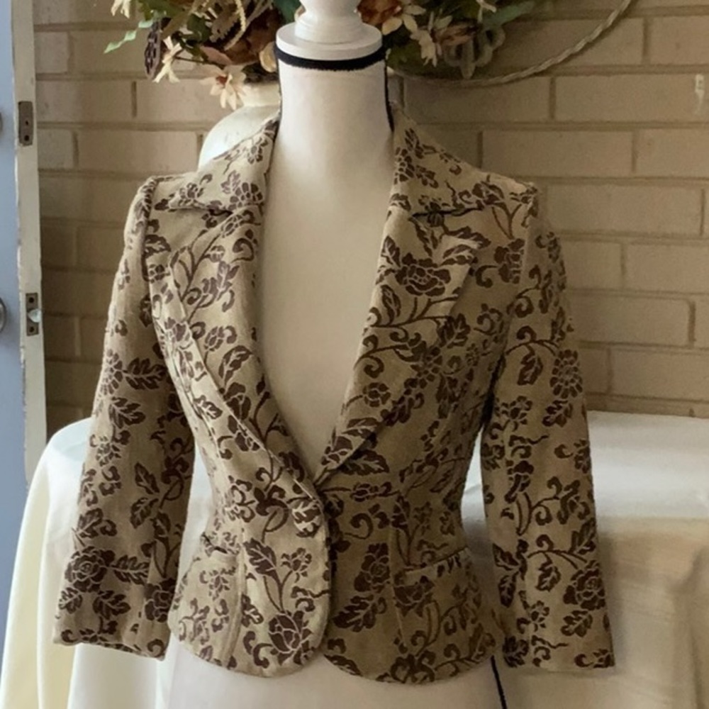 Taunt  Jacket. 51% poly. 49% viscose  100% pol Lin